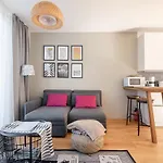 Vic & Uno City Charming Apart Plus Garage
